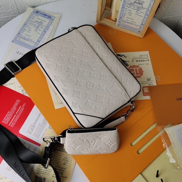 ルイヴィトンバッグ背面デザイン